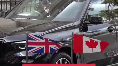 Hecklers boo Justin Trudeau in London