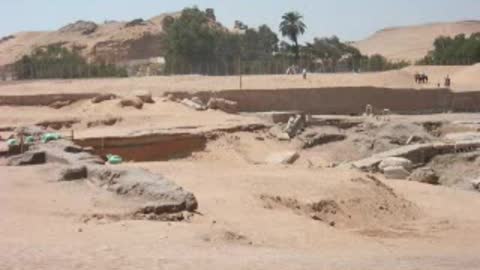 Giza_Plateau_Excavation_Photos.flv