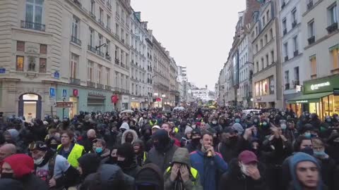 NOW - Large protest #Paris - President Macron's humiliating against unvaccinated citizens.