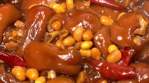 Stewed pig's feet with soybeans