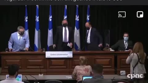 Legault fait le signe 666 sans complexe !