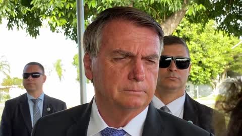 Presidente Jair Bolsonaro diz que a barra é pesada e faz declarações