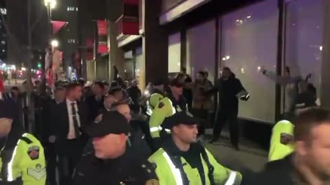 Angry protestors swarm and heckle Justin Trudeau in Ontario 🔥