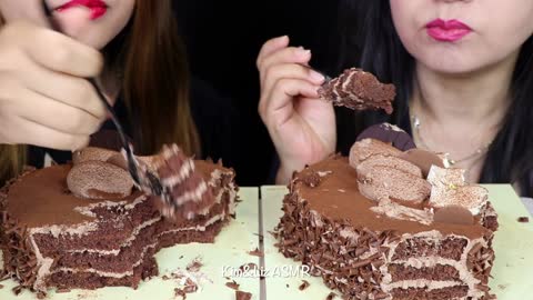 ASMR HUGE CHOCOLATE CREAM CAKES EATING SOUNDS