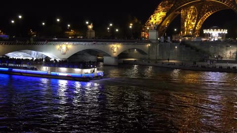 EIFFEL TOWER AT NIGHT in 4K, Paris France (Eiffel Tower Light Show in 4K)