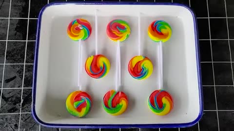 Make jelly from colorful candies