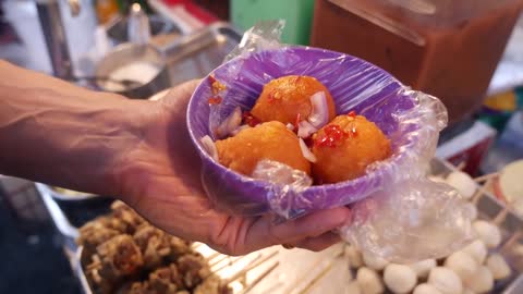 Filipino Street Food Tour - BALUT and KWEK KWEK at Quiapo Market, Manila, Philippines!