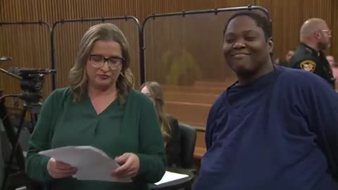 She kiIIed a 3-year-old white chiId because of race and is now laughing about it in court.