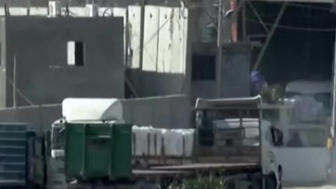 Trucks with humanitarian aid enter through Rafah border crossing