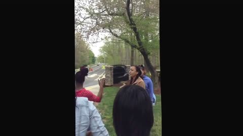 Chaotic Street Fight Involving Mother and Daughter