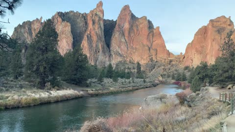 Central Oregon – Smith Rock State Park – 360 Riverside Views – 4K