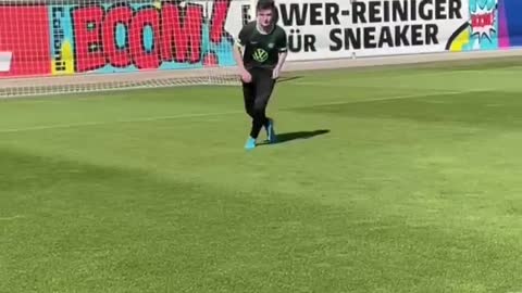 Learn The ÖZIL BOUNCE 😮_💨