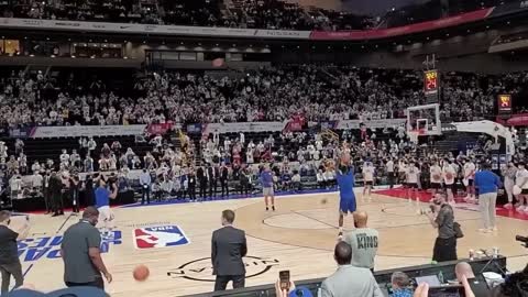 Stephen Curry Shoots Some Logo Threes in warmup then crowd goes crazy in Tokyo Japan! Chef Curry🔥🍛👌🏻