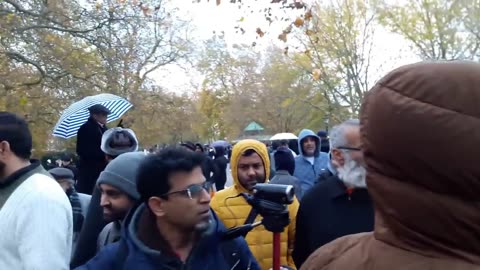 Speakers Corner - Muslims Heckling Christians, They Start Losing It Again