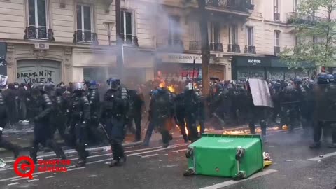 Primo Maggio in Francia. Onore ai francesi. Primo Maggio in Italia: gli italioti ..