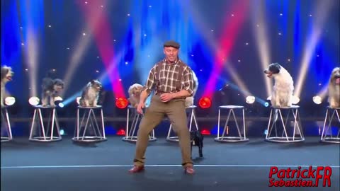 Wolfgang Lauenburger - Dressage de Chiens - Le Plus Grand Cabaret Du Monde