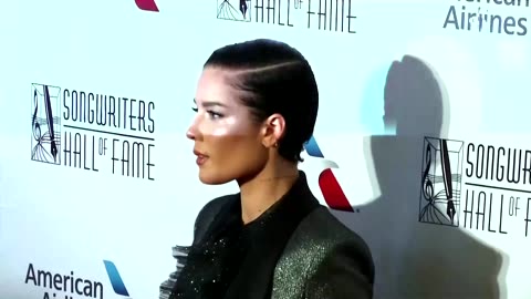 Singer Halsey reveals illness, releases new song 'The End'