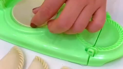 Automatic home dumpling maker