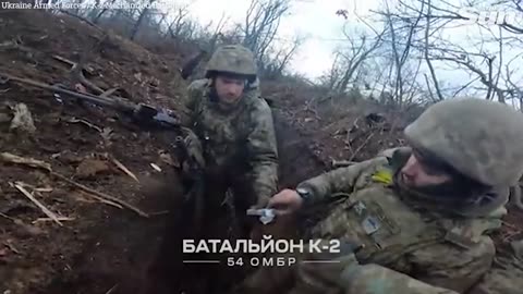 Ukrainian troops blast Russian tanks with rifles from trenches in first-person footage