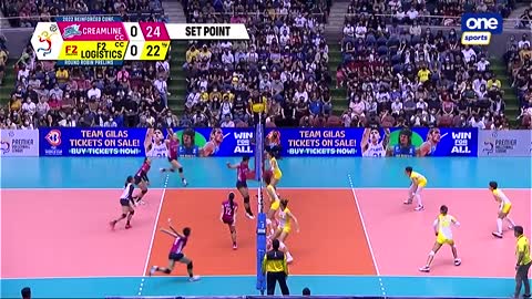 Creamline takes first set vs. F2 Logistics _ 2022 PVL Reinforced Conference