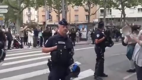 Macron's convoy arrives in Lyon greeted by heckling...