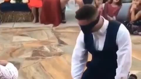 Interesting wedding game fooled groom