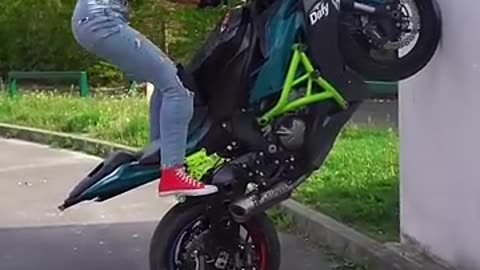 Can you also pet your bike? 😂 #bikergirl #stunt #moto #motorcycle #drift #bike #stunts