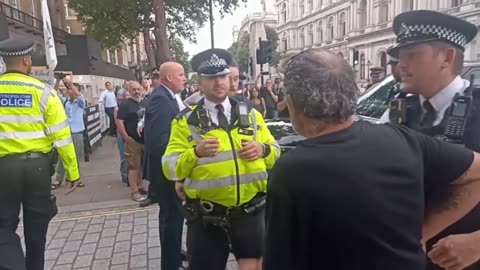 LONDON, UK: Pro-peace in Ukraine activists block "Defence"