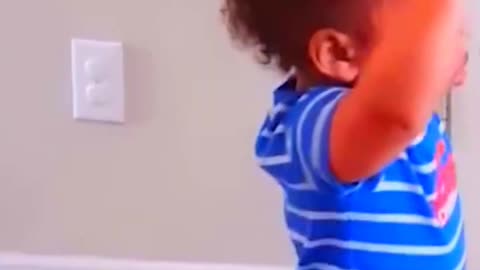 Viral Toddler give her best to dance