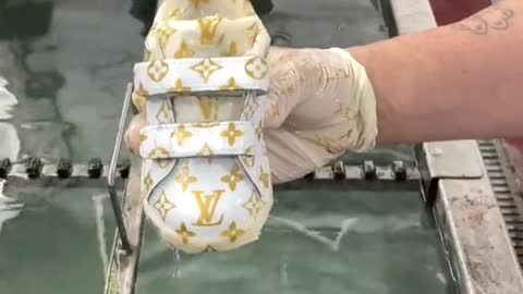 How to make a fake Louis Vuitton shoes in China