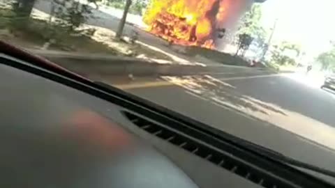 Buseta incendiada en Turbaco