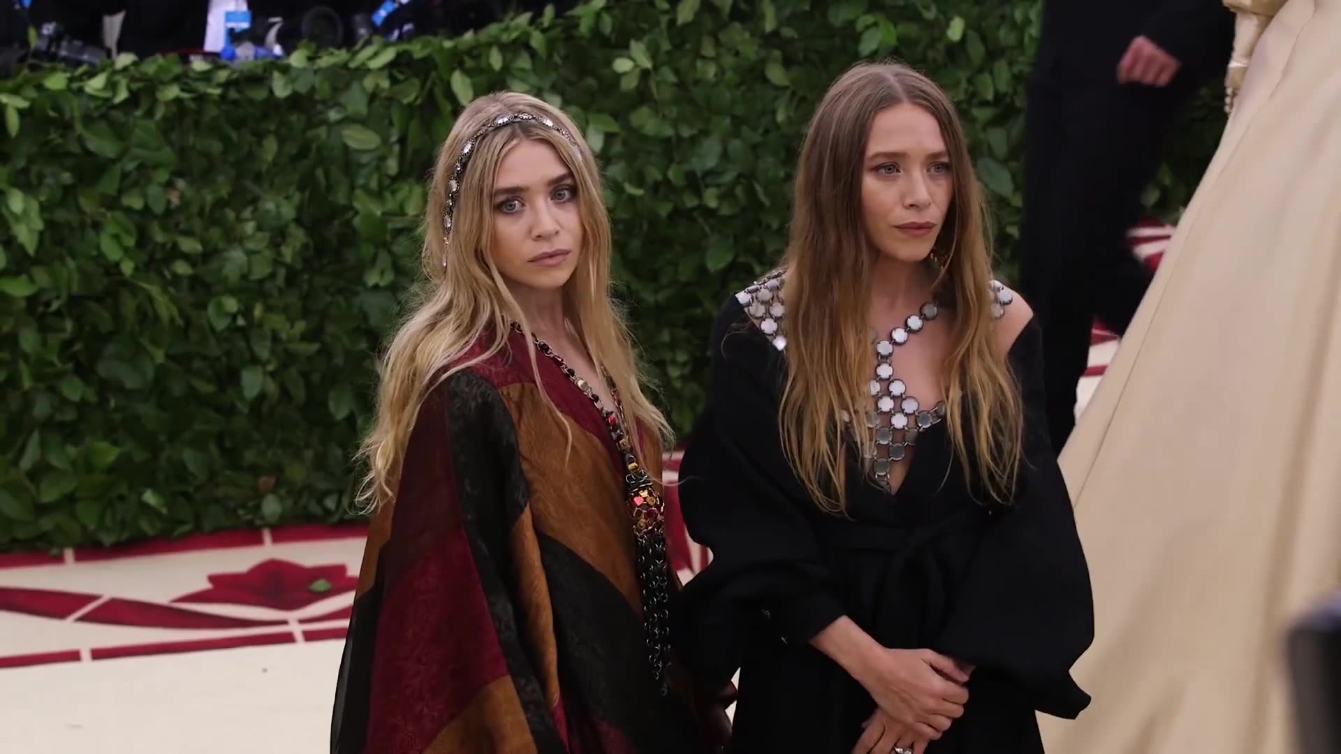 Mary-Kate and Ashley Olsen gave heartfelt speech to make amends with 'Full House' cast after Bob Saget's death