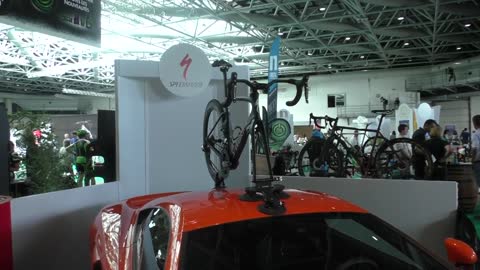 LikeBike Monaco 2016. Specialized _ transporter son vélo sur sa voiture de sport