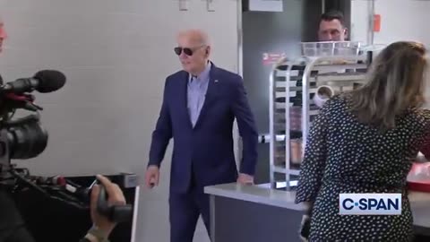 Biden copies Trump, goes into a gas station... and NO ONE cares - LOL!