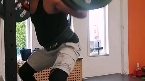 110kg x 22 SQUAT