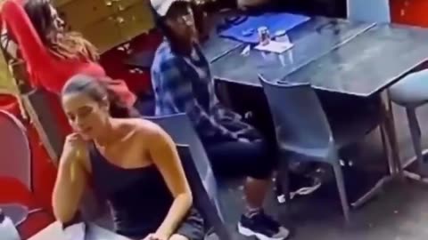 Woman gets robbed while eating at a restaurant