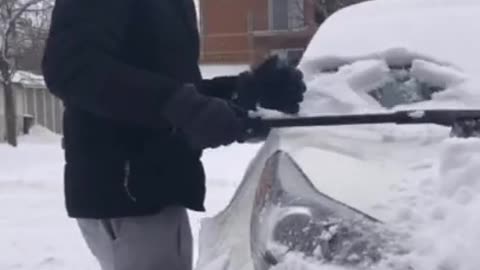 Americans vs Canadians, cleaning cars off in winter tiktok