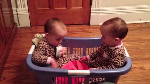 Adorable twins 👶🏻👶🏻❤️💜💙