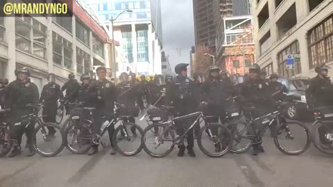 Jan 5 2020 Seattle 1.7 police moving antifa back