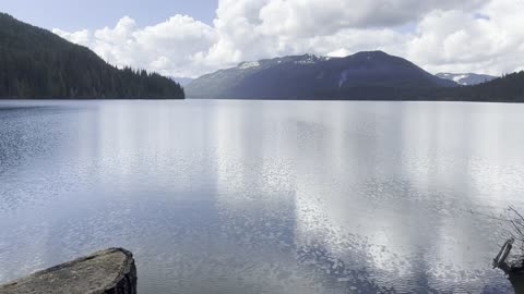 Exploring the Gorgeous Shoreline of Kachess Lake – Okanogan-Wenatchee – Washington – 4K