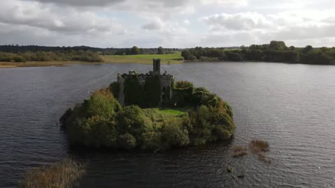 A mini island in the middle of a river!