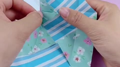 tutorial to make a mini box from origami paper