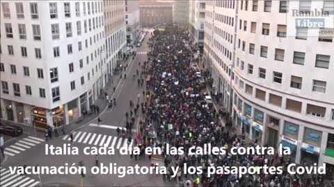 Italia cada día en las calles contra la vacunación obligatoria y los pasaportes Covid