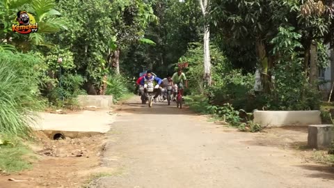 Crazy bicycle racing, makes you laugh out loud