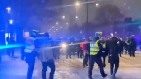 Montreal Police arrested everyone at the protest against Covid curfew.