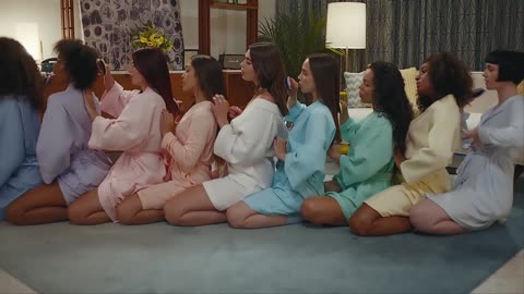 Dua Lipa - New Rules (Official Music Video)