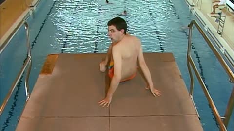 Funny video of Mr.Bean trying to Dive