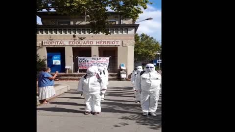 Les MAsques Blancs Lyon Manif HEH l'ecole des larmes 18 sept 2021