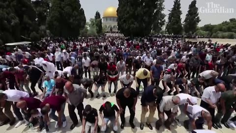 Palestinians and Israeli police clash at Jerusalem's al-Aqsa mosque hours after Gaza truce