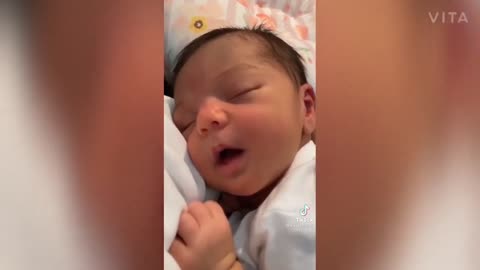 Show your baby as a newborn vs now TikTok Compilation _ recém-nascido vs agora Compilação TikTok